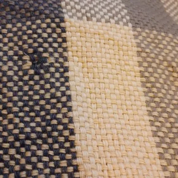 Manos del uruguay Beige & Gray Pure Wool Plaid Shawl. Size S - Picture 11 of 11